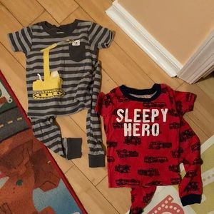 Carter’s pj 2T.